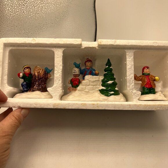 Department 56 Snowball Fort 5413-3 - Picture 6 of 16